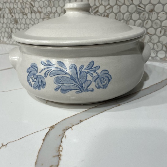 Vintage Yorktowne Pfaltzgraff Pottery of Pennsylvania 2 Qt Casserole Dish w lid - Picture 1 of 6
